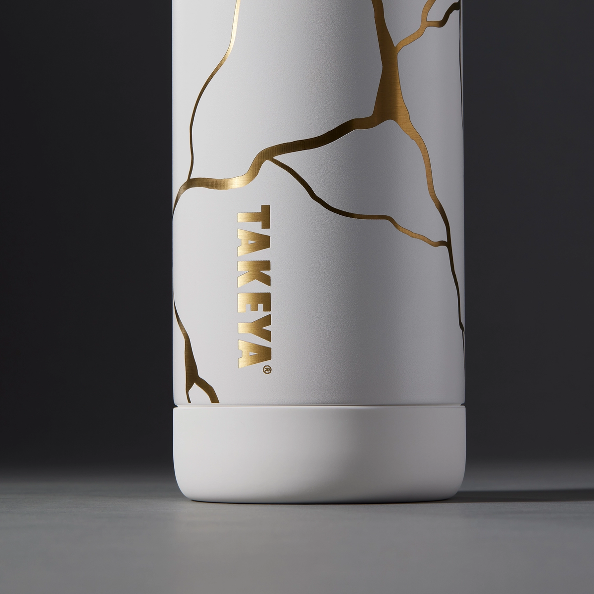 kintsugi-water-bottle-with-straw-lid-l6 51389-TK_HO25_Kintsugi_Takeya9236_Crop.png